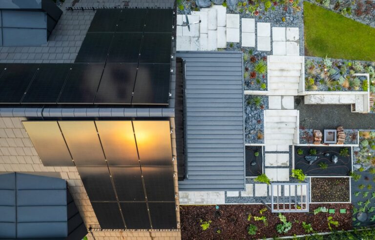 Adaptacyjne fasady energetyczne – integracja systemów PV z architekturą