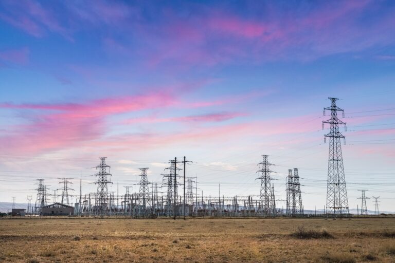 Smart Grid w budownictwie mieszkaniowym – wyzwania implementacji