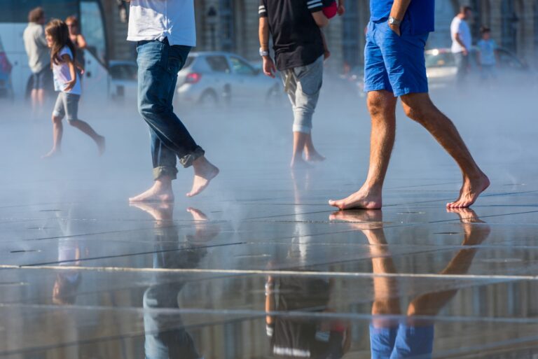 Systemy mgłowe w klimatyzacji – innowacyjne rozwiązania chłodzenia