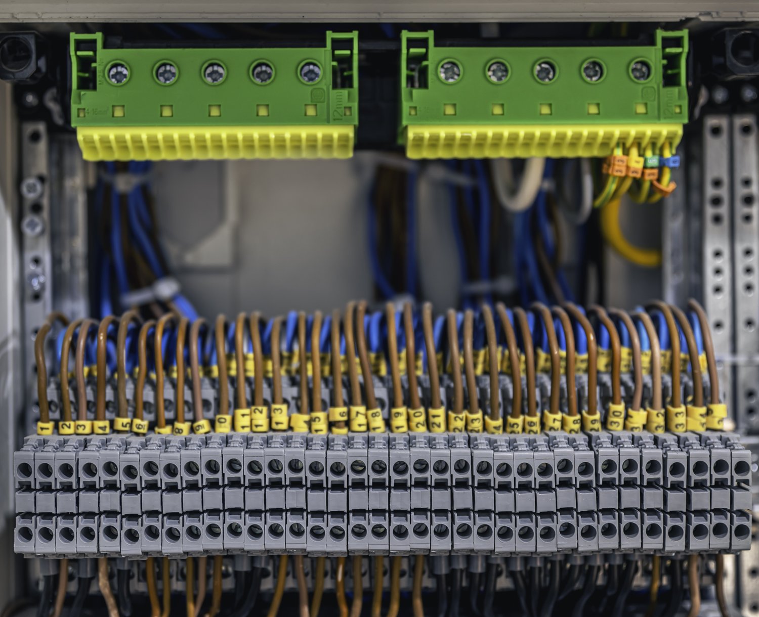 Jak wybrać odpowiednią aparaturę elektryczną dla Twojego domu