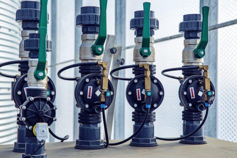 Jak wybrać i zainstalować odpowiednie zawory regulacyjne w instalacji hydraulicznej