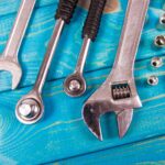 Jak wybrać odpowiedni klucz francuski do pracy w instalacjach