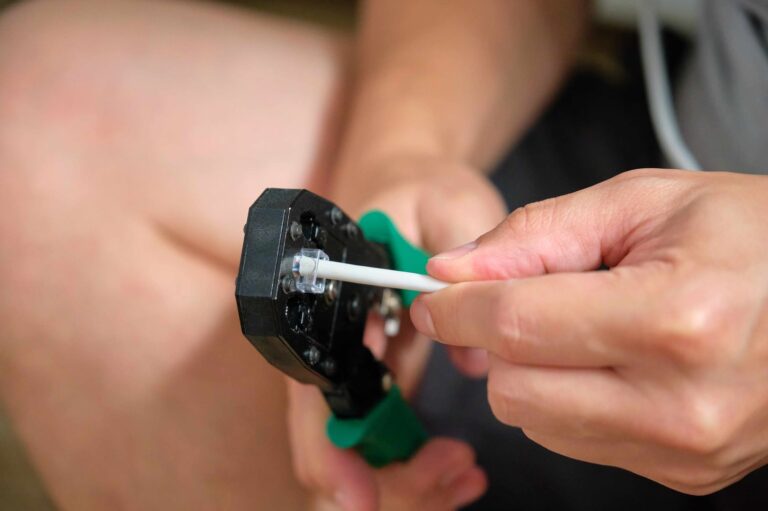 Jak wymienić uszkodzony włącznik światła bez ryzyka porażenia?