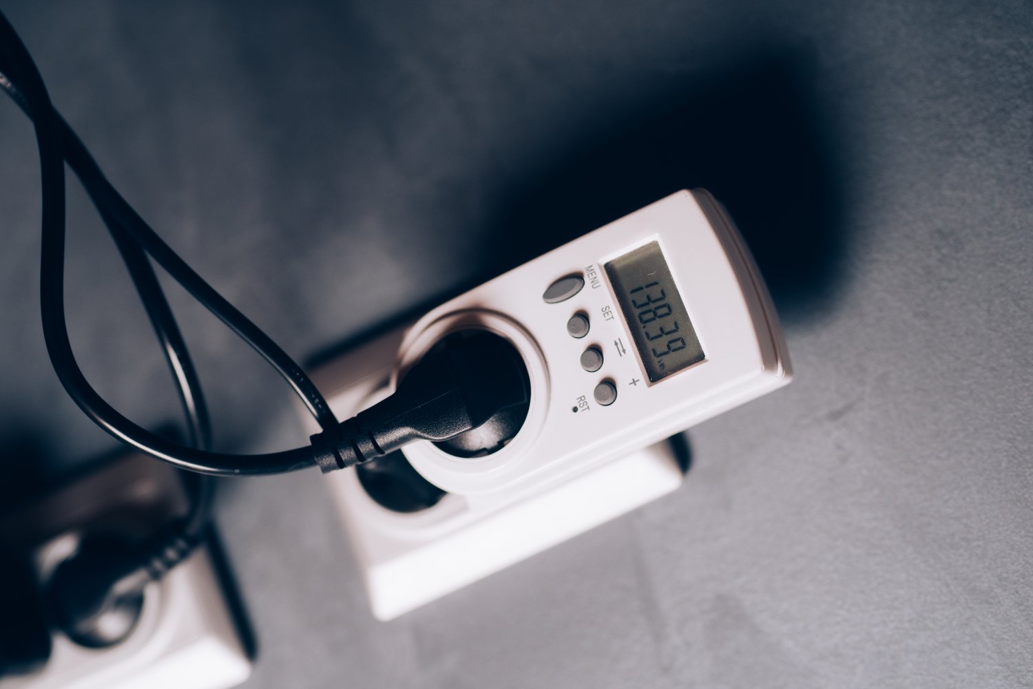 Jakie zalety mają inteligentne gniazdka w nowoczesnym domu?