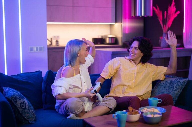 Czym różnią się inteligentne systemy zarządzania oświetleniem od tradycyjnych rozwiązań?