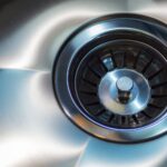 Jak samodzielnie oczyścić zatkany syfon w zlewie kuchennym?