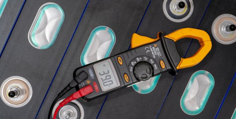 Jak wybrać odpowiednie urządzenia pomiarowe do prac elektrycznych