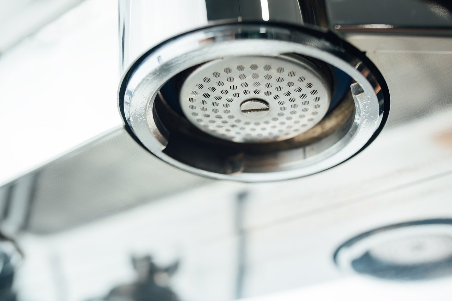 Jak wymienić uszkodzony perlator w kranie bez pomocy hydraulika?