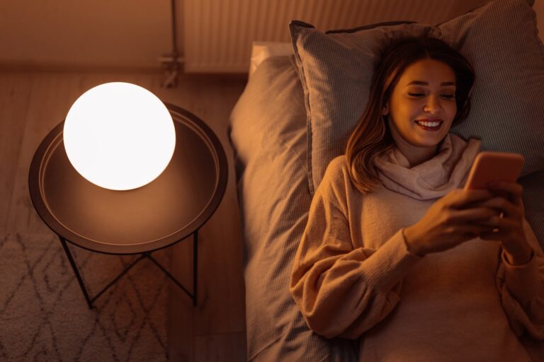 Jakie inteligentne rozwiązania oświetleniowe najlepiej sprawdzają się w sypialni?