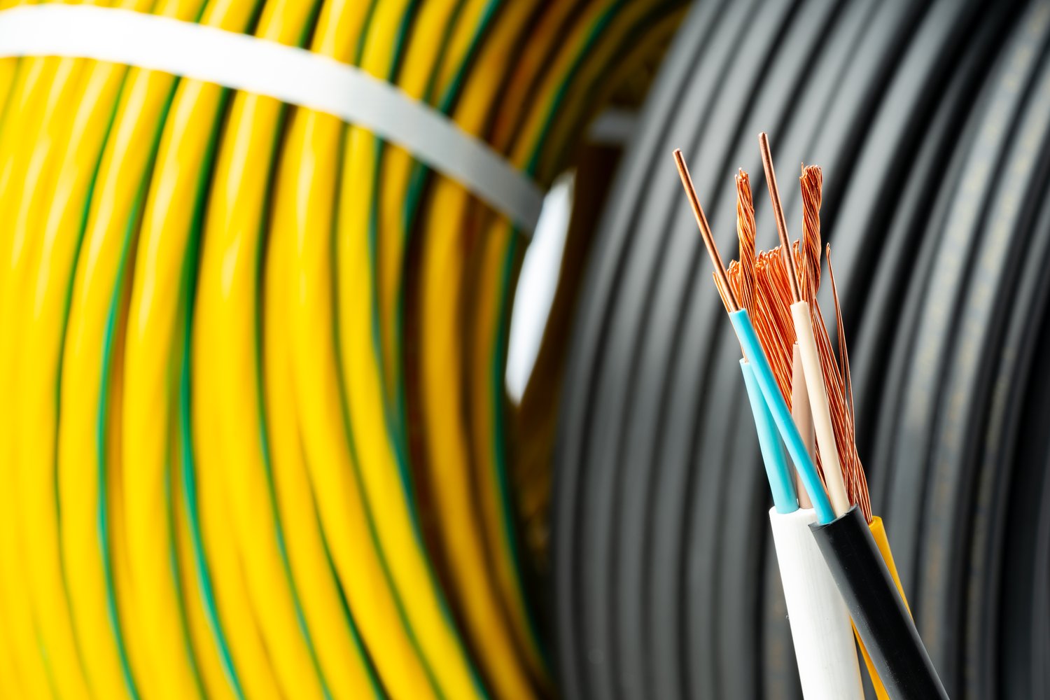 Czym się różni kabel YDY od przewodu NYM w instalacji elektrycznej?