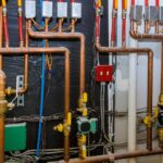 Dlaczego rury grzewcze hałasują i jak wyeliminować ten problem?