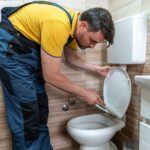 Jak wymienić uszczelkę w spłuczce WC bez wzywania fachowca?